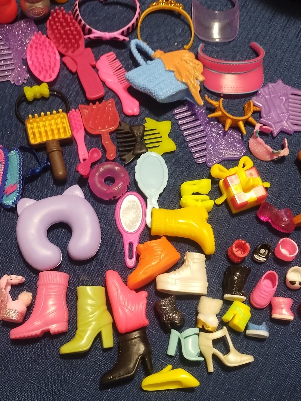 LOL DOLL ACCESSORIES - Picture 14 of 14